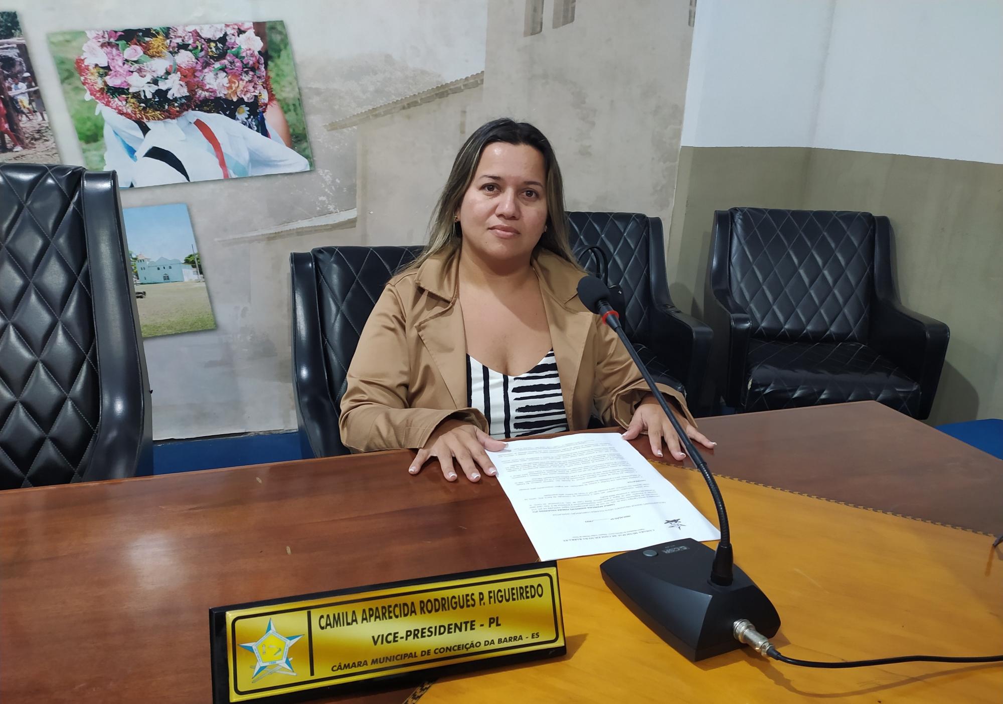 Camila destaca a importância da instalação de lixeiras em logradouros públicos de Conceição da Barra, ES Camila destaca a importância da instalação de lixeiras em logradouros públicos de Conceição da Barra, ES