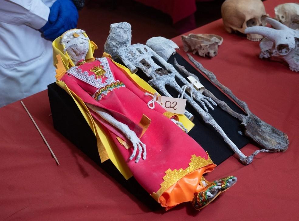 ‘Múmias extraterrestres’ achadas no Peru são, na verdade, bonecos feitos com ossos de animais