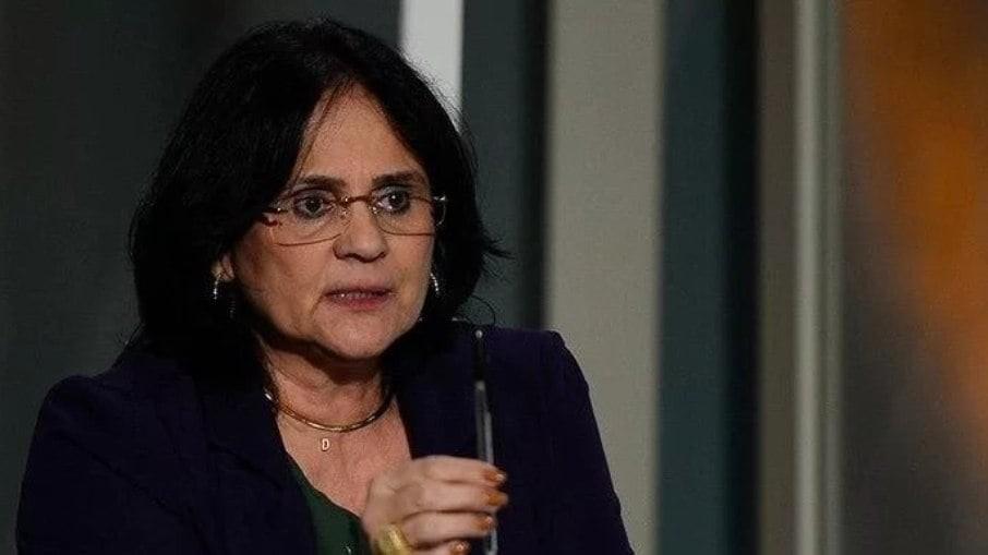 Damares critica anulação da isenção fiscal a líderes religiosos Damares critica anulação da isenção fiscal a líderes religiosos