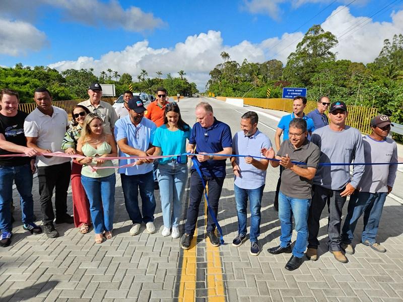 Casagrande inaugura ponte sobre Córrego Velha Antônia em Conceição da Barra, ES Casagrande inaugura ponte sobre Córrego Velha Antônia em Conceição da Barra, ES