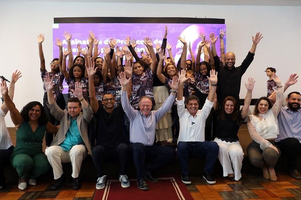 Governo assina protocolo de intenções para realização de projeto social em Cariacica Governo assina protocolo de intenções para realização de projeto social em Cariacica