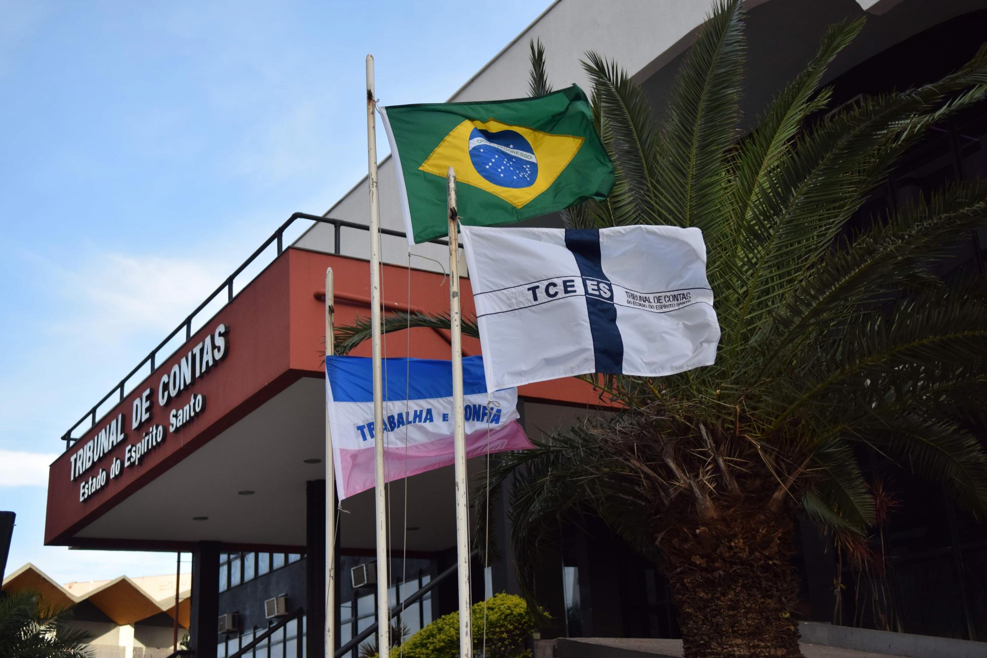 Dez prefeitos do ES podem encerrar gestão com gastos com pessoal acima do limite legal Dez prefeitos do ES podem encerrar gestão com gastos com pessoal acima do limite legal