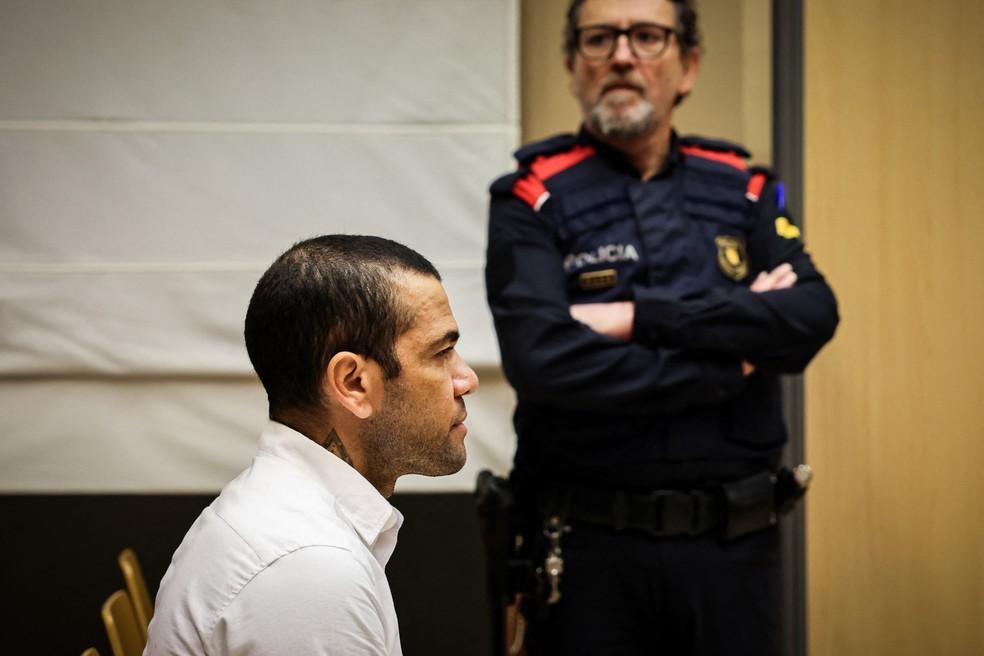 Começa o julgamento de Daniel Alves na Espanha, e jogador se diz vítima de ‘tribunal paralelo’