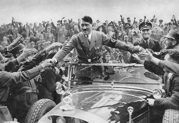 Como Adolf Hitler era quando criança?