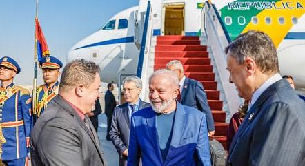Lula chega ao Egito para agenda de acordos bilaterais sobre comércio e clima Lula chega ao Egito para agenda de acordos bilaterais sobre comércio e clima