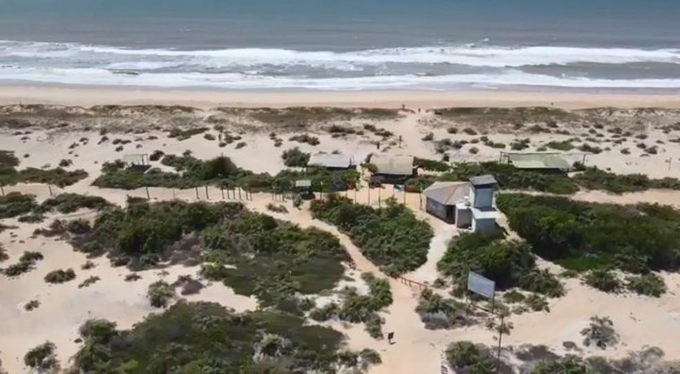 Conheça e saiba as regras da única praia de naturismo do ES