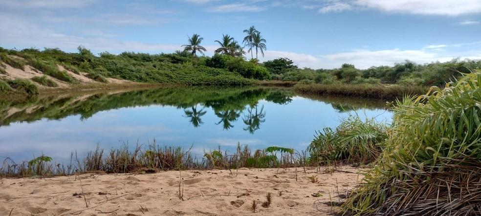 Conheça e saiba as regras da única praia de naturismo do ES