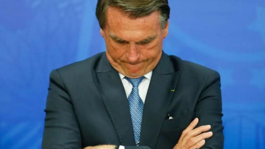 Bolsonaro admite transferência de R$ 800 mil aos EUA Bolsonaro admite transferência de R$ 800 mil aos EUA