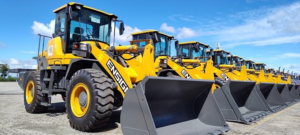 Governo do ES entrega máquinas e equipamentos agrícolas para 38 municípios Governo do ES entrega máquinas e equipamentos agrícolas para 38 municípios