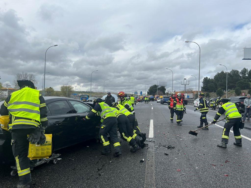 Choque em cadeia com 30 carros deixa 18 feridos