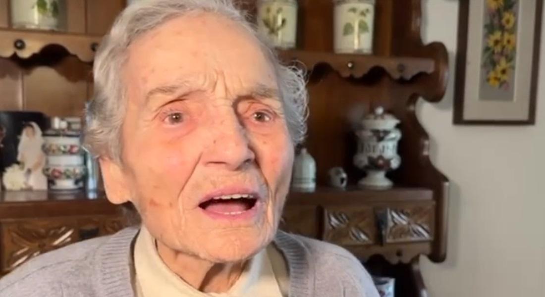 Mulher de 103 anos é pega dirigindo à noite com habilitação vencida