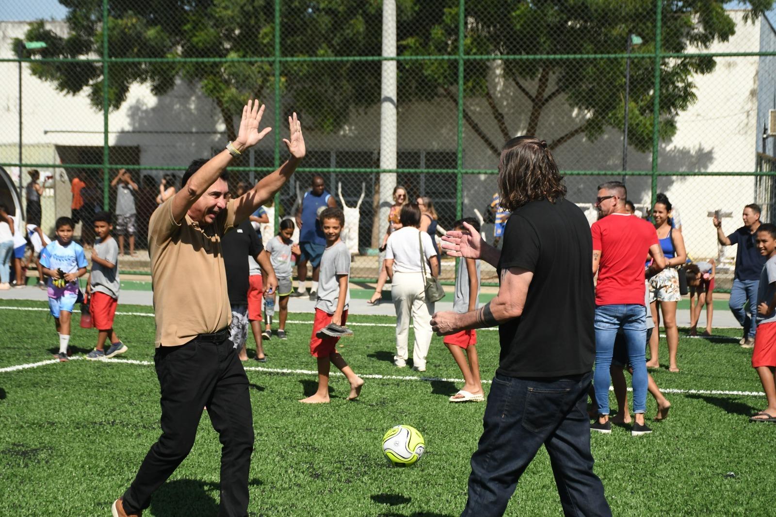 Mais parceria entre Prefeitura e Governo do ES: Campo Bom de Bola, no bairro Ayrton Senna, já está sediando projetos esportivos, em São Mateus, no ES Mais parceria entre Prefeitura e Governo do ES: Campo Bom de Bola, no bairro Ayrton Senna, já está sediando projetos esportivos, em São Mateus, no ES