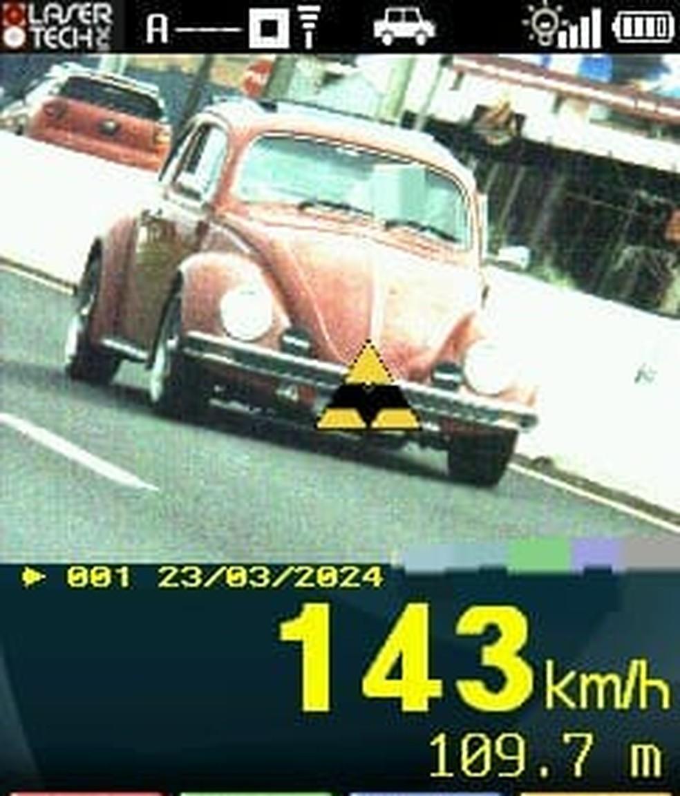 Fusca é flagrado a 143 km/h na PR-445