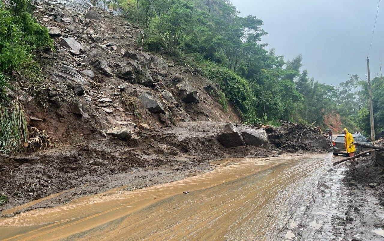 Quedas de ponte e barreira: Veja as interdições nas estradas do ES após as chuvas
