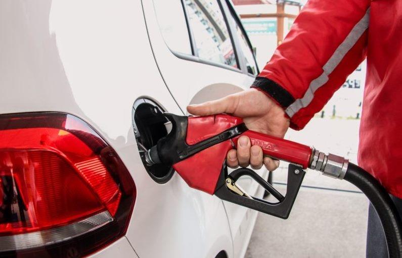 Senado discute projeto que pode banir carros a gasolina ou diesel no Brasil