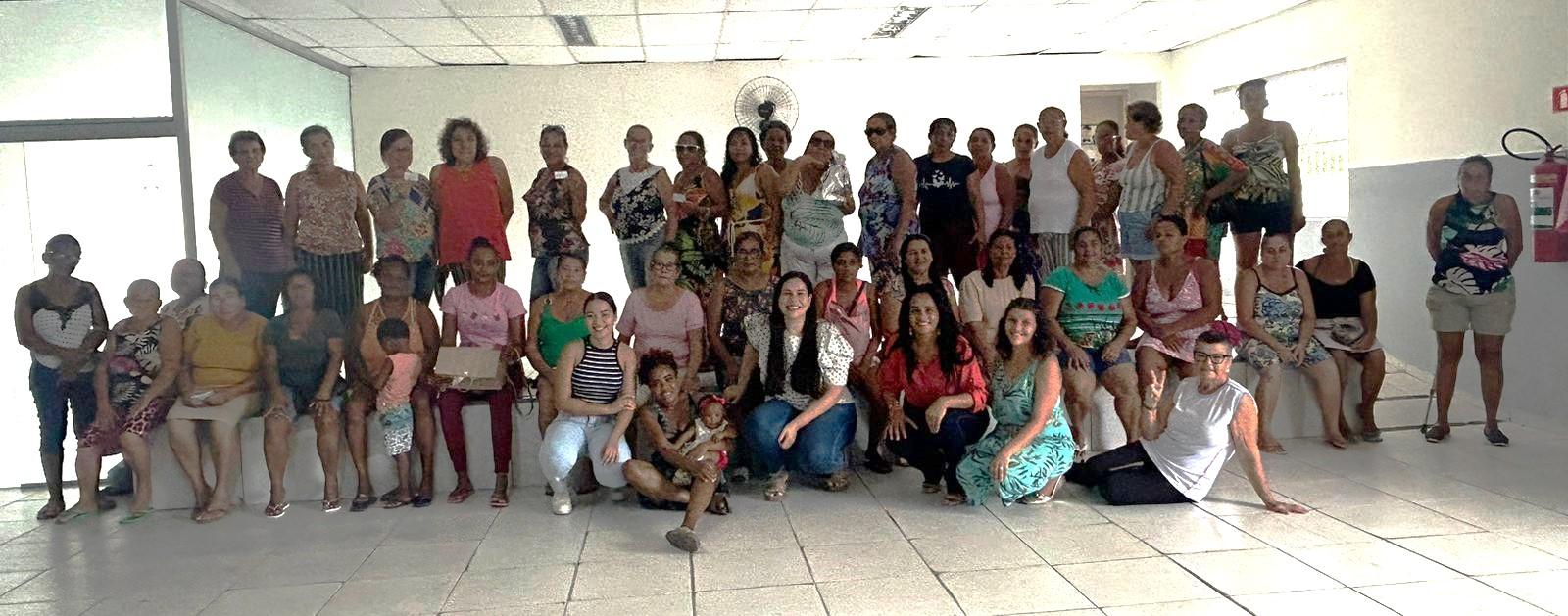 Equipe do PAIF do Cras mobiliza mulheres em Braço do Rio, em Conceição da Barra, ES