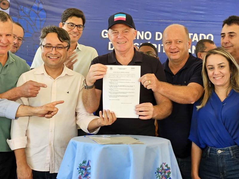 Mantenópolis recebe novos investimentos do Governo do ES Mantenópolis recebe novos investimentos do Governo do ES