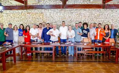 Presidente Lula ouve pautas de sindicatos em reunião neste sábado (6) Presidente Lula ouve pautas de sindicatos em reunião neste sábado (6)