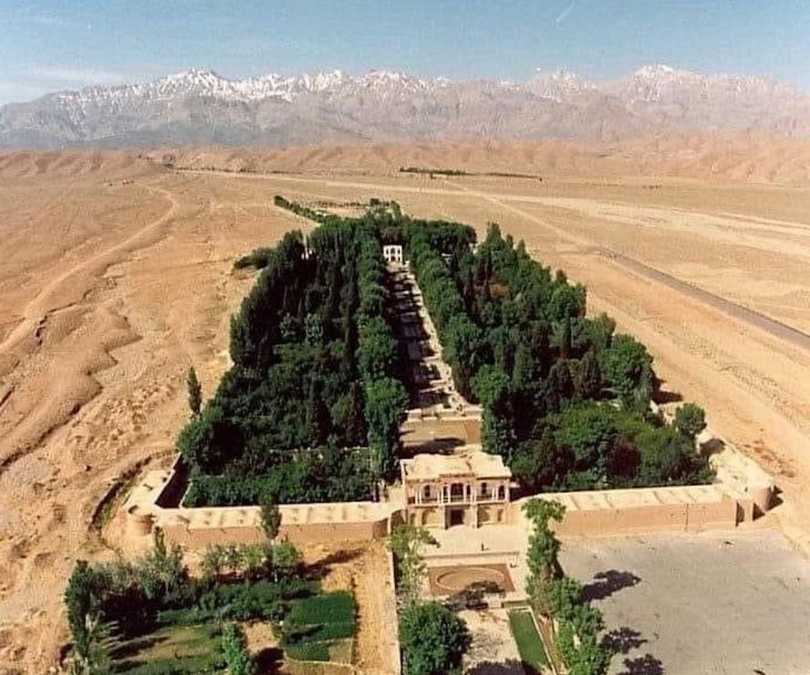 Jardim persa é achado no meio do deserto do Irã
