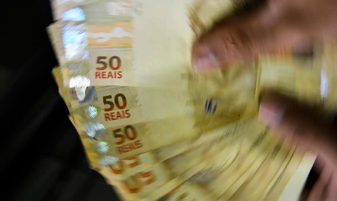 Governo propõe salário mínimo de R$ 1.502 para 2025, com alta de 6,37% sobre valor atual