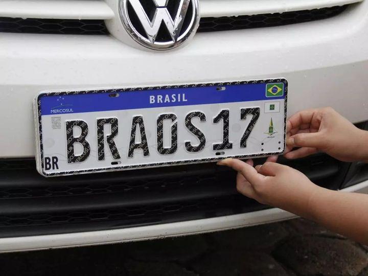 Comissão aprova nomes de município e estado em placas do Mercosul