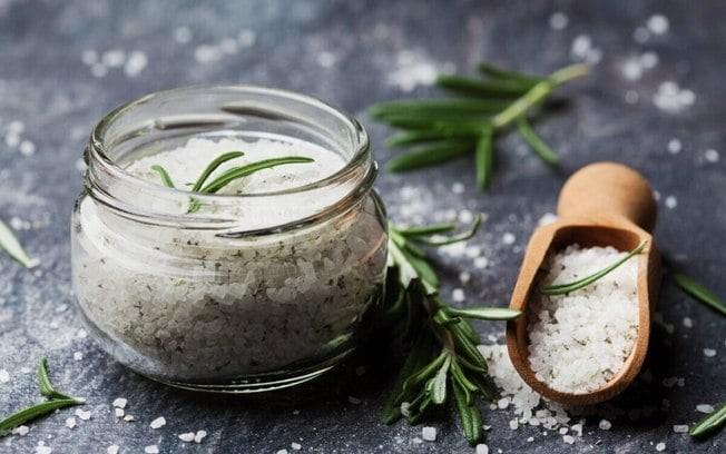 11 tipos de sal e como usá-los na cozinha