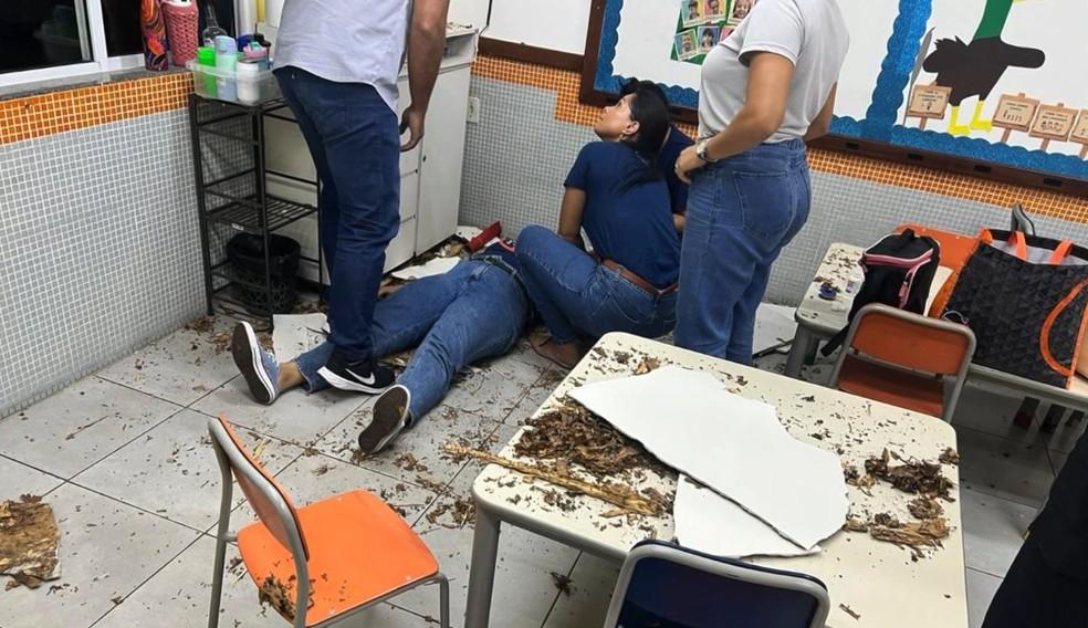 Chão cede e professora cai de uma sala a outra em escola particular no ES