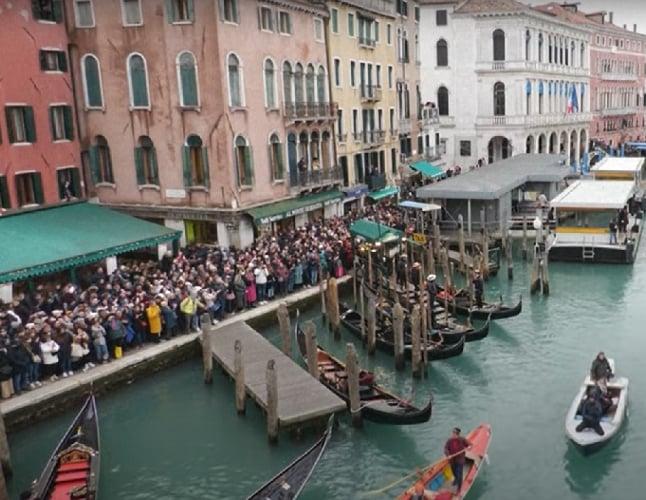 Veneza começa a cobrar taxa para combater turismo excessivo