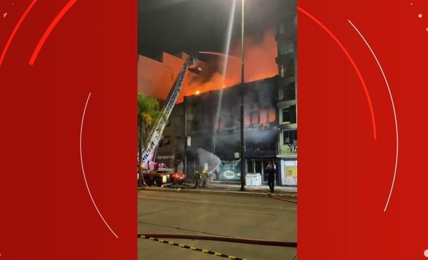 Incêndio mata nove pessoas em pousada de Porto Alegre
