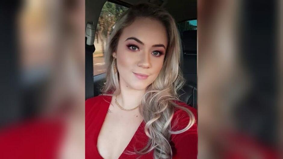 Mulher morta a tiros teve que ajoelhar em frente de assassino