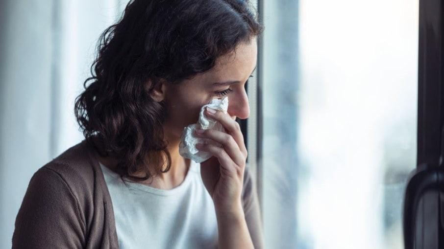 Entenda como “segurar o choro” pode afetar a saúde mental