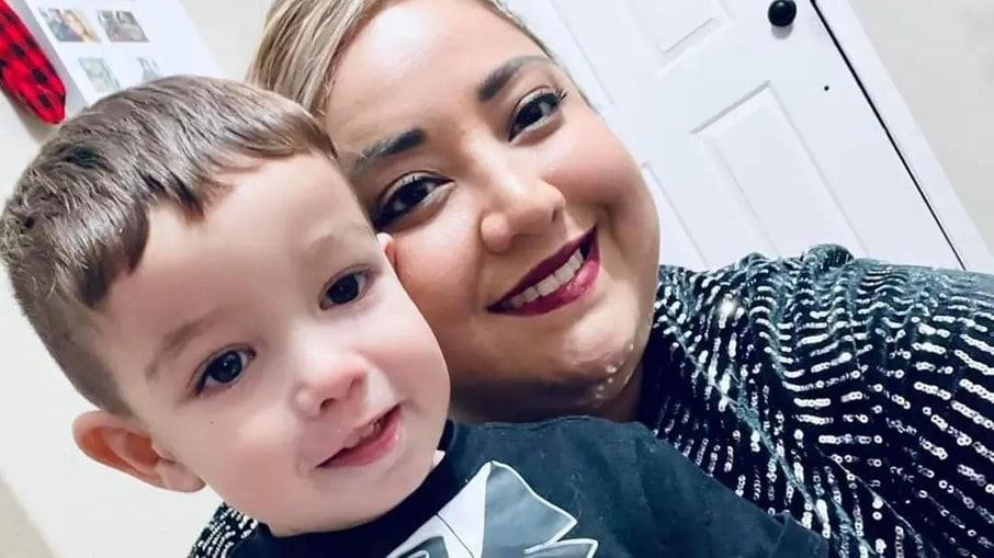 Mãe obriga filho de 3 anos a se despedir do pai antes de matar a criança
