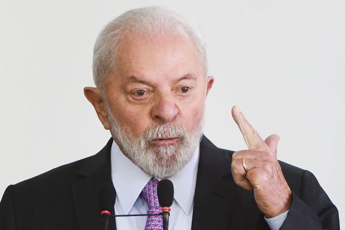 Lula se diz “puto da vida” com preço do arroz: “Pobre não pode pagar” Lula se diz “puto da vida” com preço do arroz: “Pobre não pode pagar”