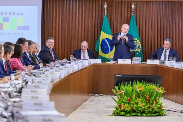 Em reunião, Lula dá “bronca” em ministros e pede cautela em anúncios Em reunião, Lula dá “bronca” em ministros e pede cautela em anúncios
