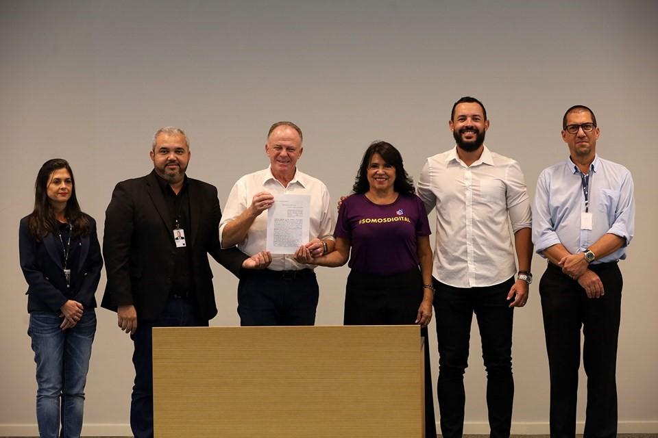 Governador participa da comemoração dos 134 anos do Diário Oficial do Espírito Santo Governador participa da comemoração dos 134 anos do Diário Oficial do Espírito Santo