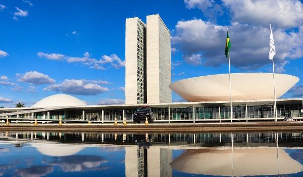 Congresso mantém veto de Bolsonaro à criminalização de fake News nas eleições Congresso mantém veto de Bolsonaro à criminalização de fake News nas eleições