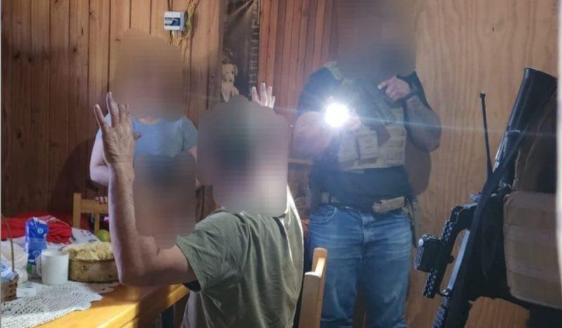 Adolescente é resgatada em cativeiro após 18 dias desaparecida