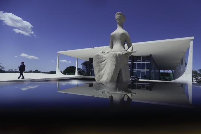 STF decide que parentes podem ser chefes do Executivo e do Legislativo STF decide que parentes podem ser chefes do Executivo e do Legislativo