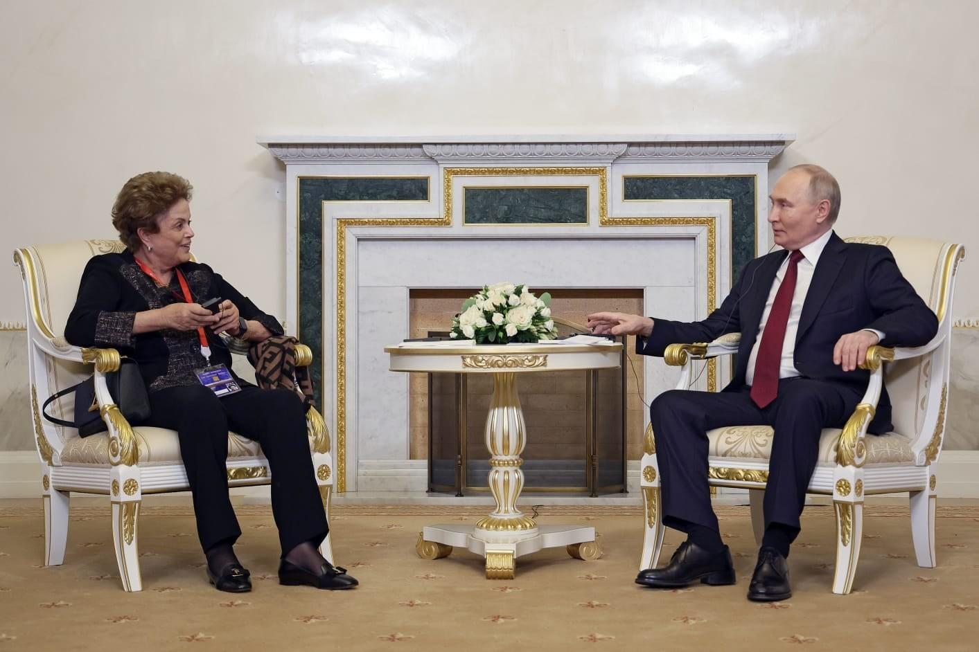 Putin e Dilma Rousseff se encontram em fórum internacional