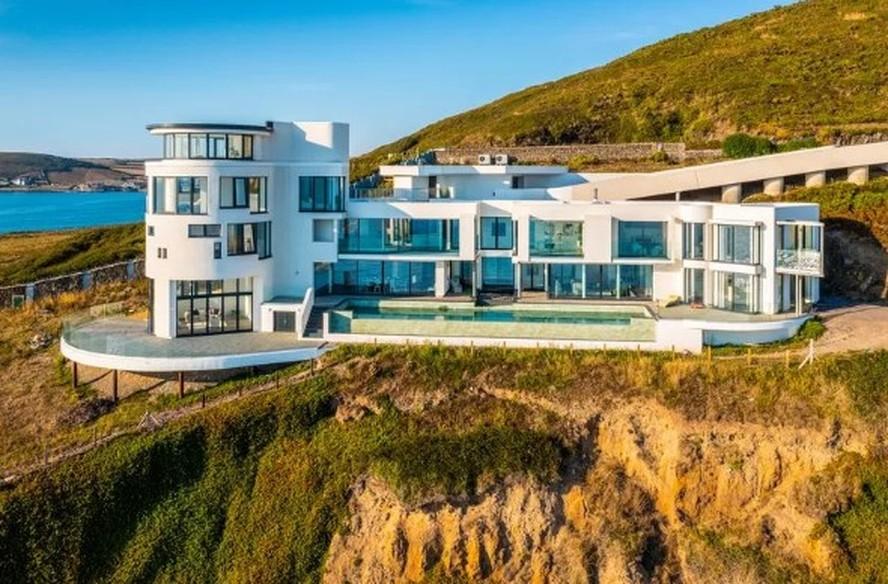 ‘Casa mais triste do mundo’: mansão de luxo com 50% de desconto não encontra compradores