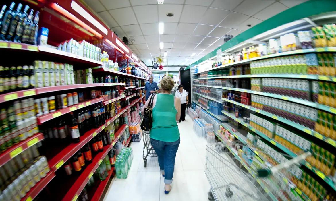 Famílias mais pobres são as mais afetadas pela inflação de 2024