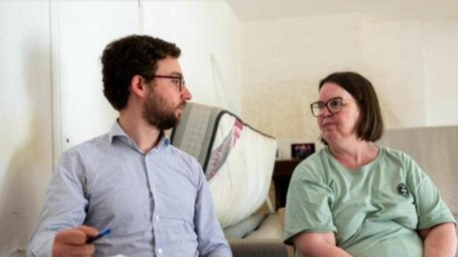 Mulher processa empresa que a pagou para fazer nada por 20 anos