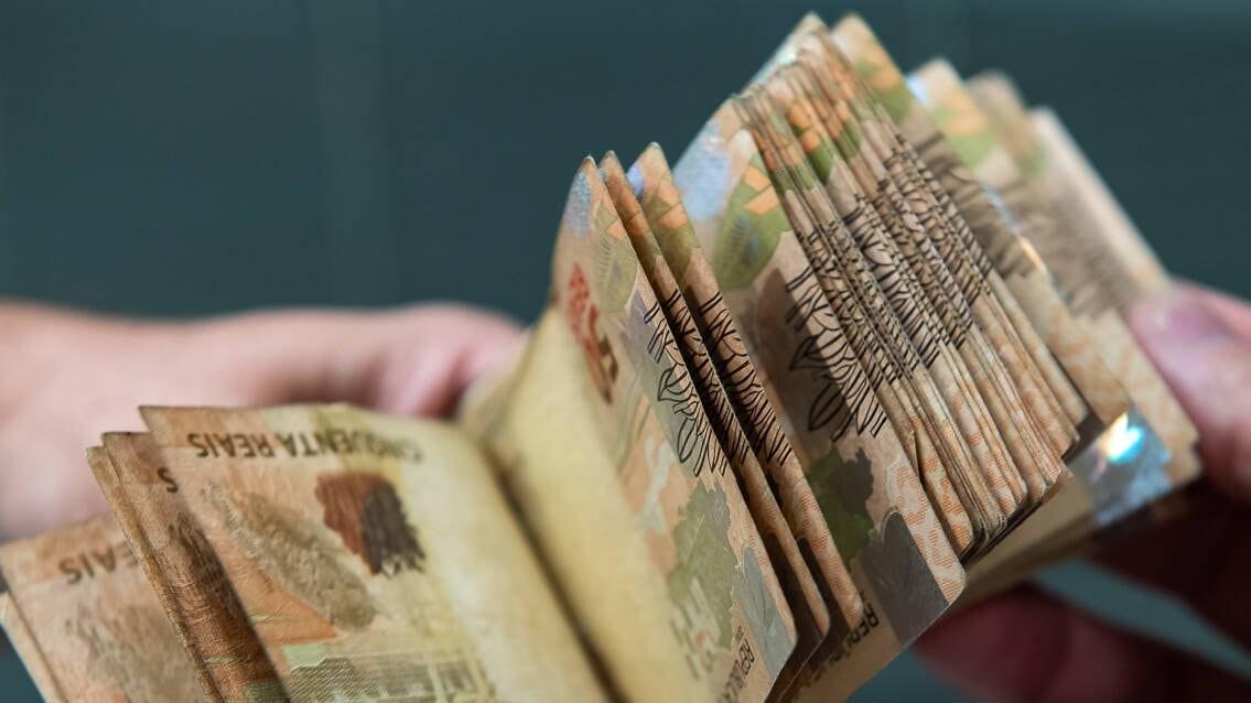 Taxa de juros para MEI chega a 44% ao ano, quatro vezes mais que a Selic, diz Sebrae