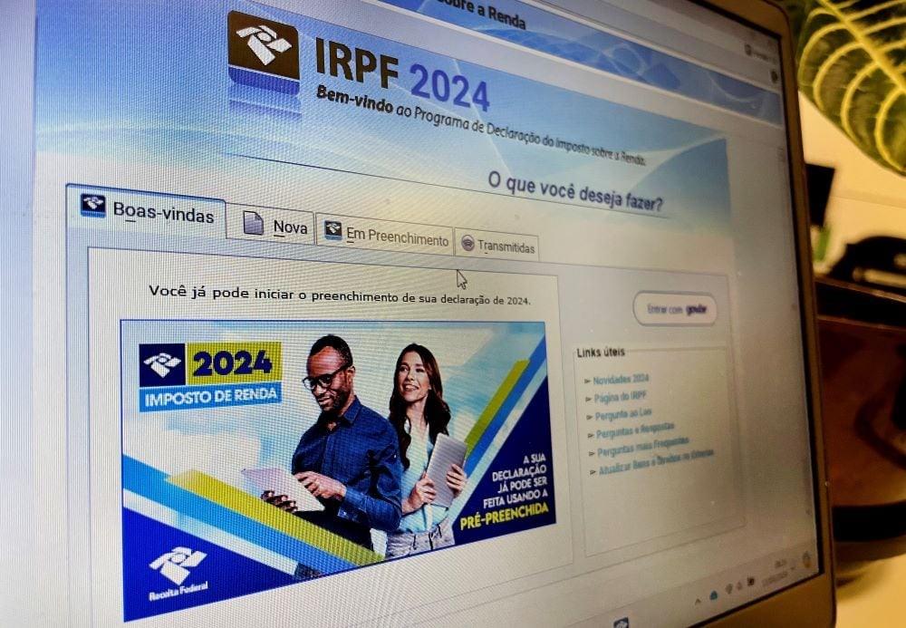 Receita paga hoje R$ 8,5 bi do segundo lote de restituição do IR 2024; veja quem recebe