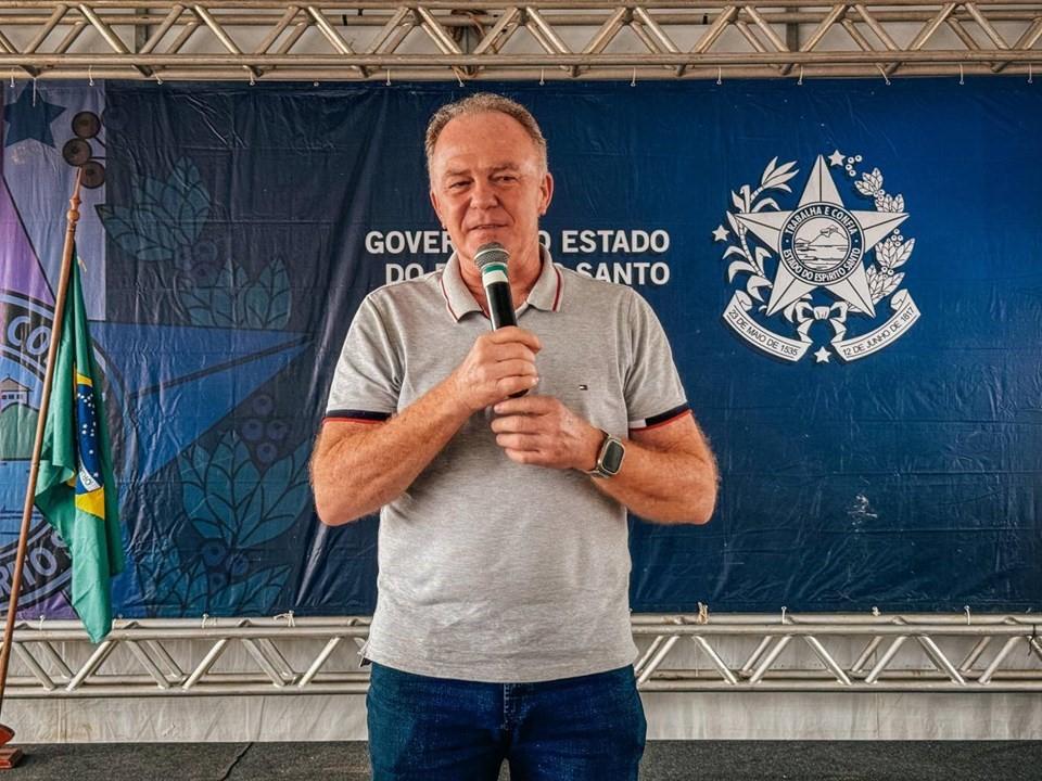 Governo do ES entrega máquinas e equipamentos agrícolas para 42 municípios Governo do ES entrega máquinas e equipamentos agrícolas para 42 municípios