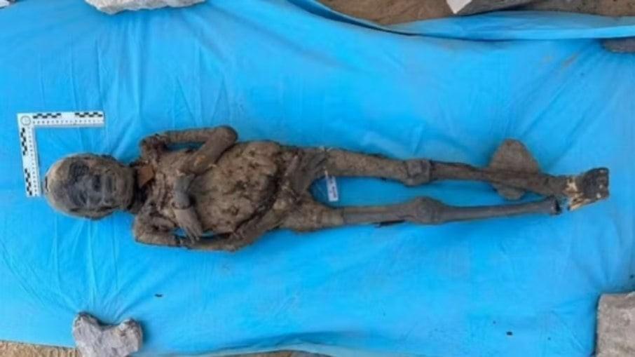 300 múmias são encontradas em tumbas de 900 anos no Egito
