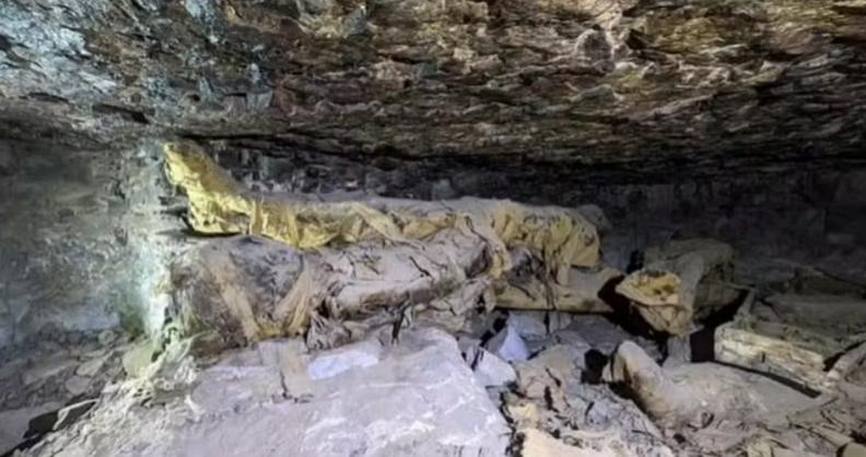 300 múmias são encontradas em tumbas de 900 anos no Egito