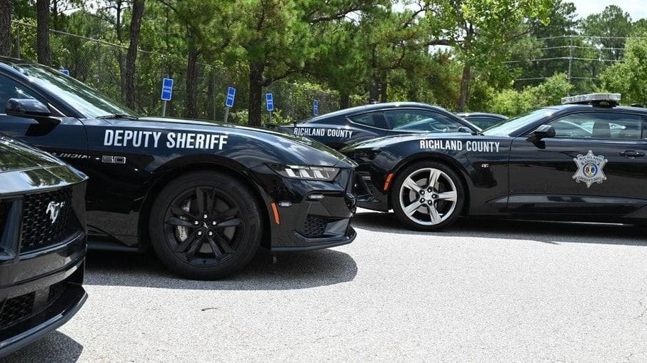 Ostentação? Xerife compra 17 Ford Mustang para polícia