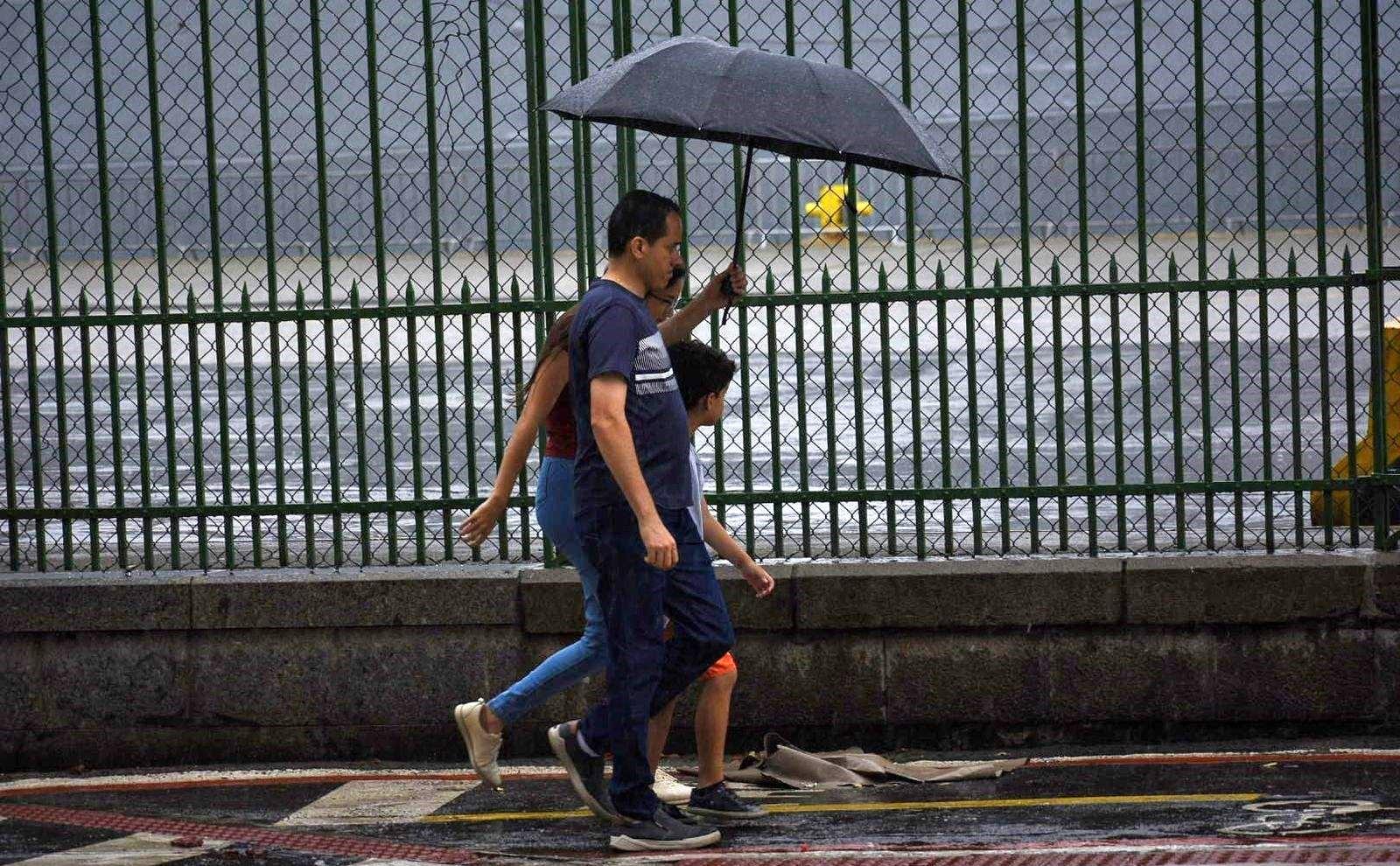 Frente fria deve trazer chuva para o ES nesta terça-feira (30)