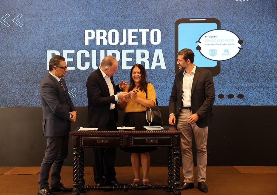 Governo do ES inicia devolução de celulares recuperados pelo Projeto Recupera Governo do ES inicia devolução de celulares recuperados pelo Projeto Recupera